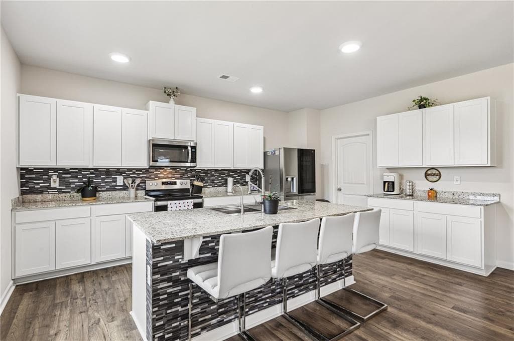 5 bedroom, 3 bathroom, 2,934 sq ft single family residence for sale at 266 Creekview Way, Dallas, GA 30132 — photo 5