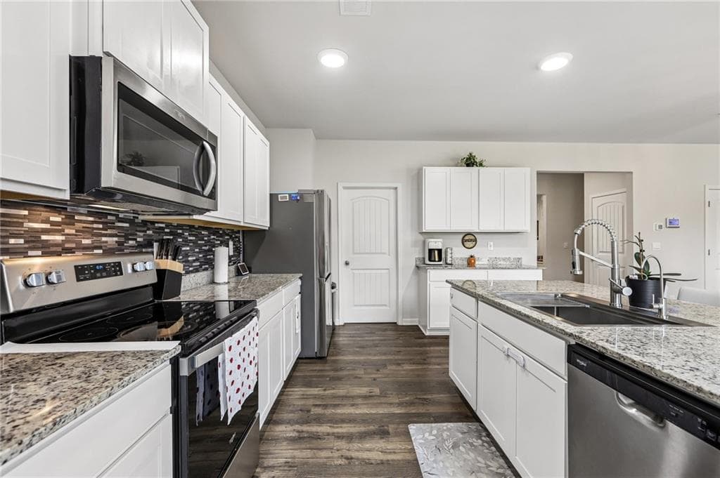 5 bedroom, 3 bathroom, 2,934 sq ft single family residence for sale at 266 Creekview Way, Dallas, GA 30132 — photo 6