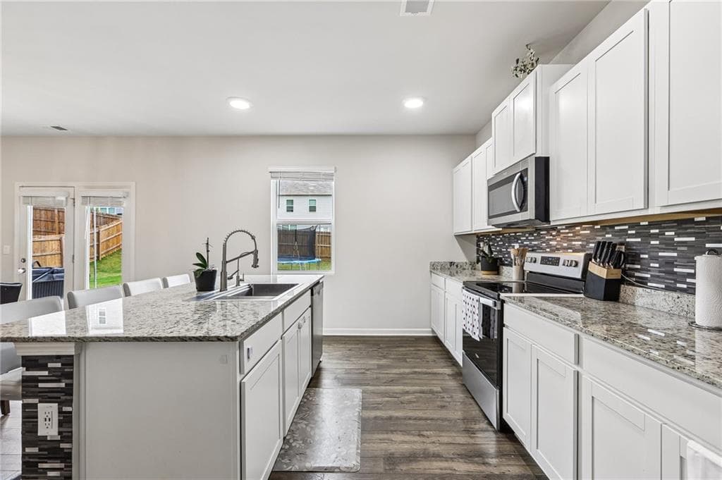 5 bedroom, 3 bathroom, 2,934 sq ft single family residence for sale at 266 Creekview Way, Dallas, GA 30132 — photo 7