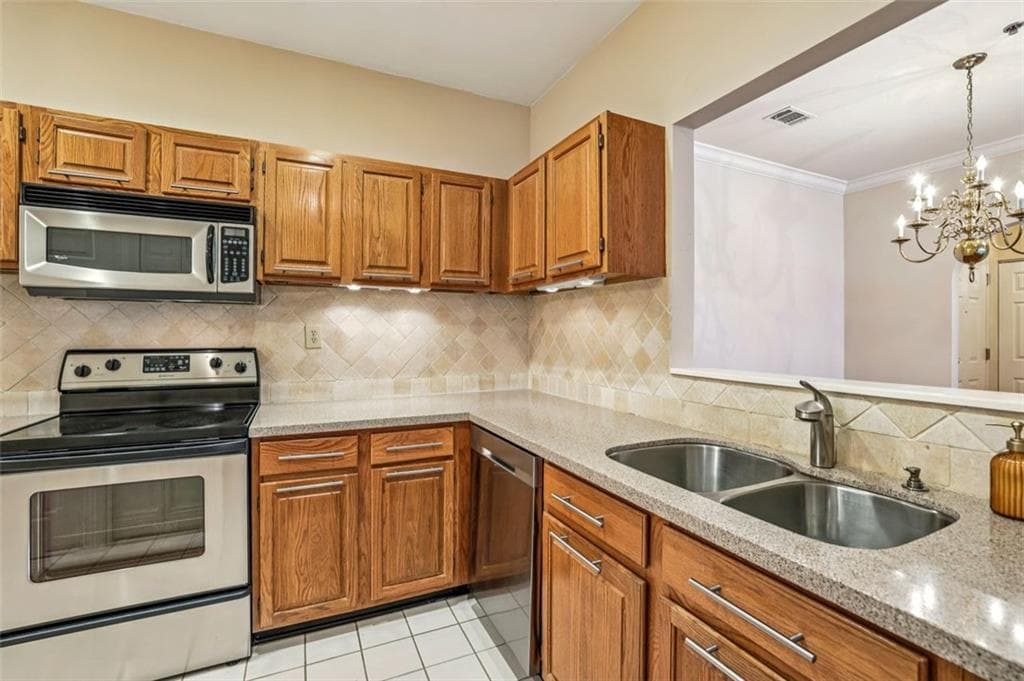 2 bedroom, 2 bathroom, 1,399 sq ft condominium for sale at 2499 Peachtree Road 406, Atlanta, GA 30305 — photo 5