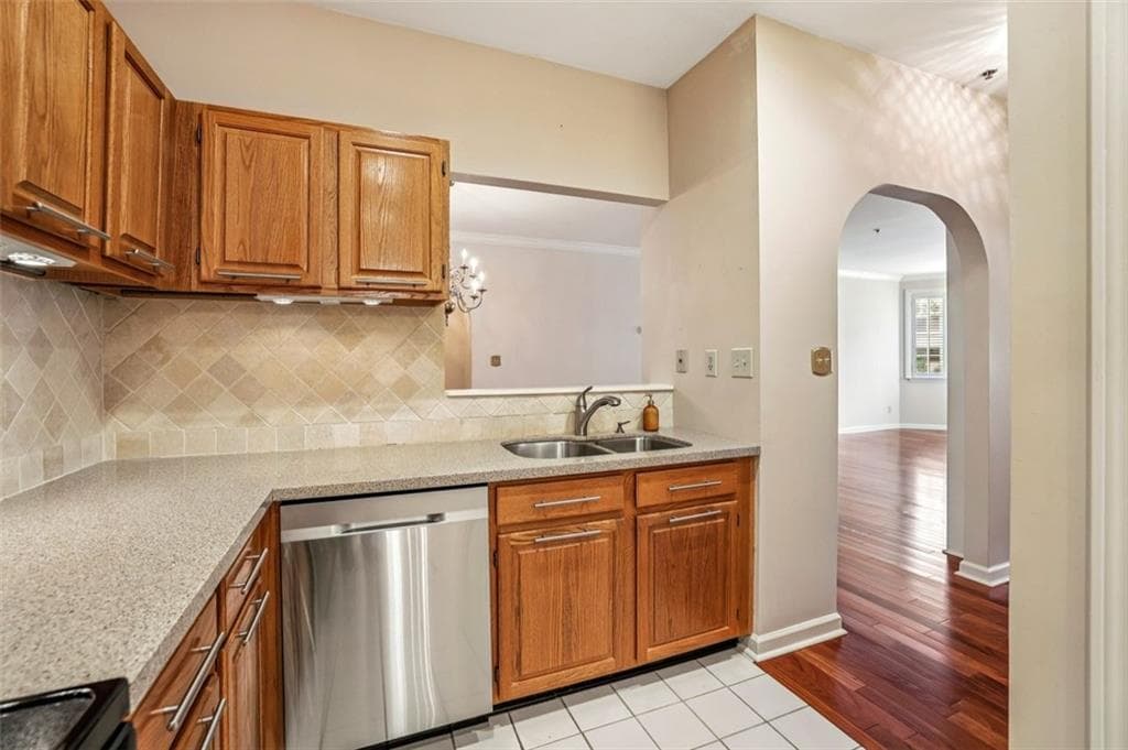 2 bedroom, 2 bathroom, 1,399 sq ft condominium for sale at 2499 Peachtree Road 406, Atlanta, GA 30305 — photo 7