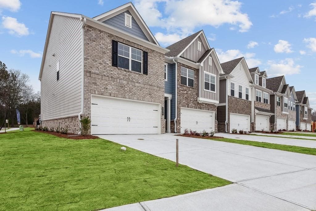 4 bedroom, 3 bathroom, 1,900 sq ft townhouse for rent at 352 Stately Oaks Court Ellis, Hoschton, GA 30548 for $2,232 a month