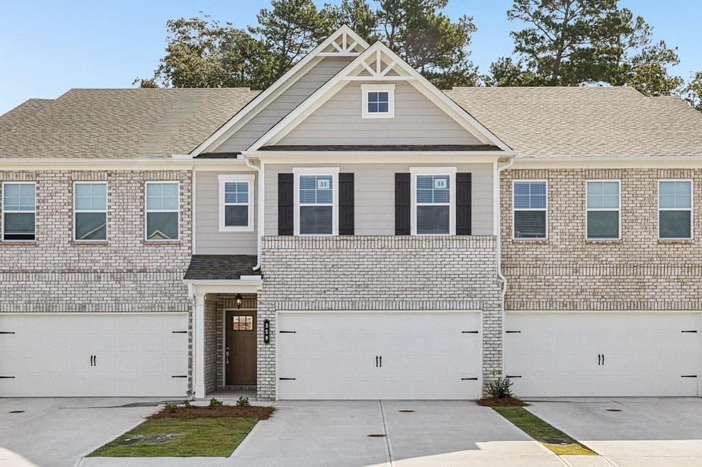 4 bedroom, 3 bathroom, 1,882 sq ft townhouse for rent at 352 Stately Oaks Court Carlisle, Hoschton, GA 30548 for $2,135 a month