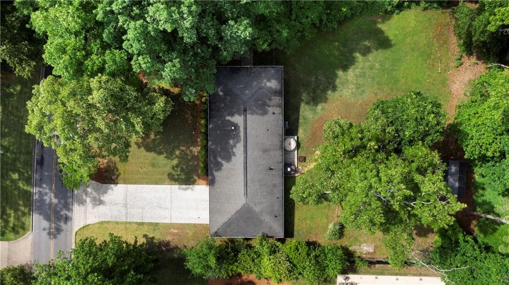 4 bedroom, 2 bathroom, 2,442 sq ft single family residence for sale at 212 Sherwood Drive, Calhoun, GA 30701 — photo 5