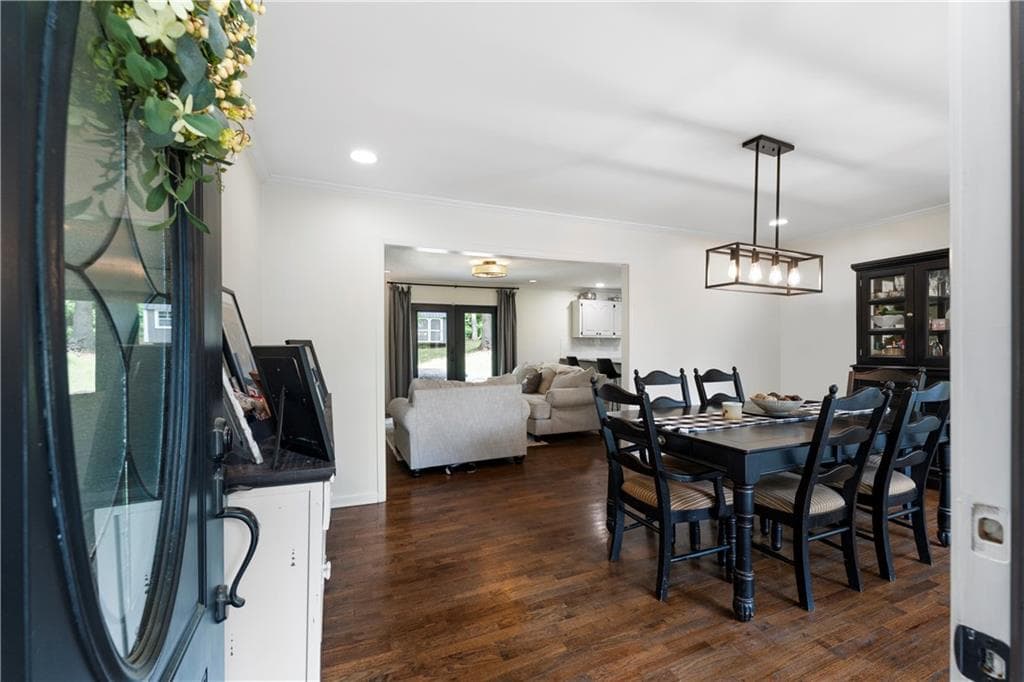 4 bedroom, 2 bathroom, 2,442 sq ft single family residence for sale at 212 Sherwood Drive, Calhoun, GA 30701 — photo 6