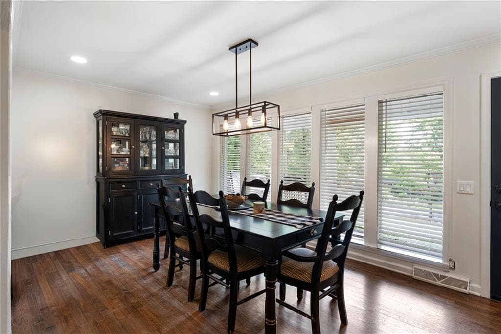 4 bedroom, 2 bathroom, 2,442 sq ft single family residence for sale at 212 Sherwood Drive, Calhoun, GA 30701 — photo 8