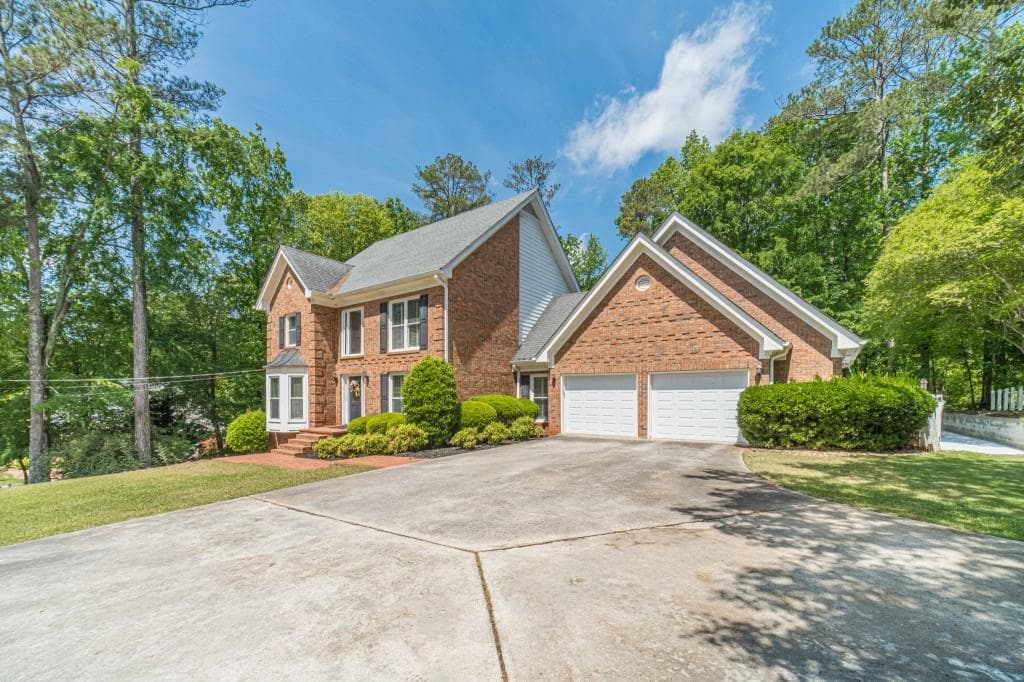 4 bedroom, 3 bathroom, 2,461 sq ft single family residence for sale at 816 McDaniel Street, Monroe, GA 30655 — photo 4