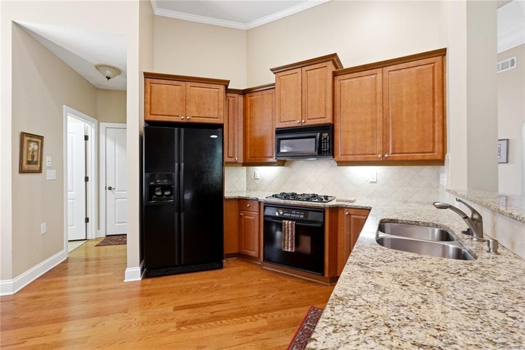 3 bedroom, 3 bathroom, 2,025 sq ft townhouse under contract at 300 Lauren Lane, Woodstock, GA 30188 — photo 10