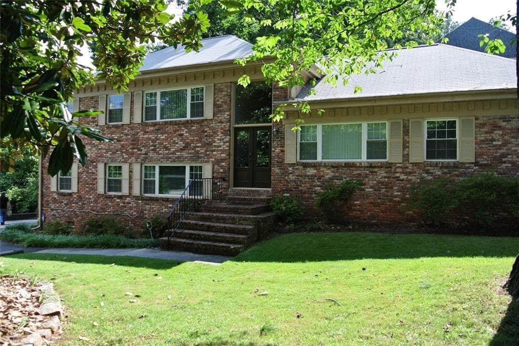 2 bedroom, 1 bathroom triplex for rent at 1299 Cumberland Road, Atlanta, GA 30306 for $2,050 a month — photo 1 of 10