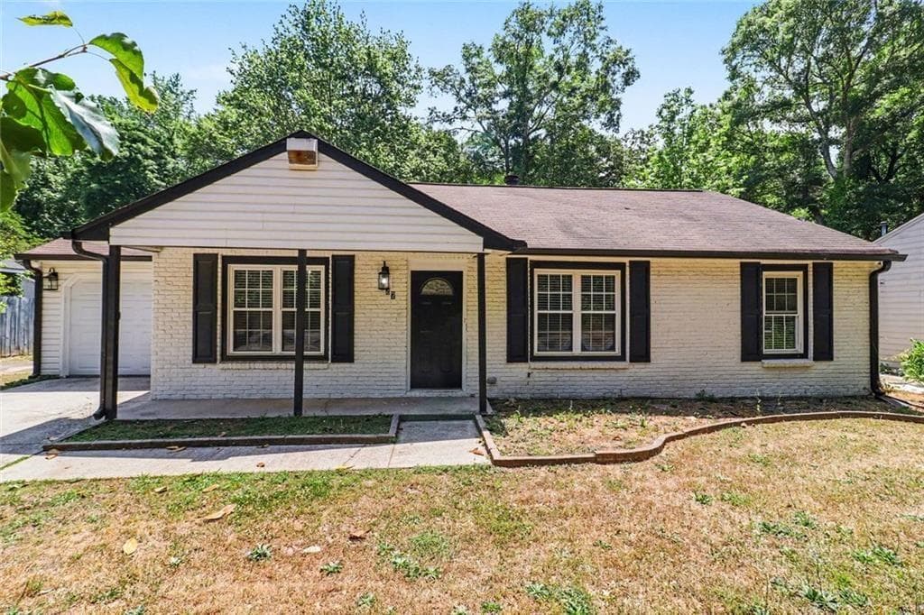 4 bedroom, 2 bathroom, 1,342 sq ft single family residence for sale at 627 Towngate Boulevard, Jonesboro, GA 30238 — photo 1 of 15