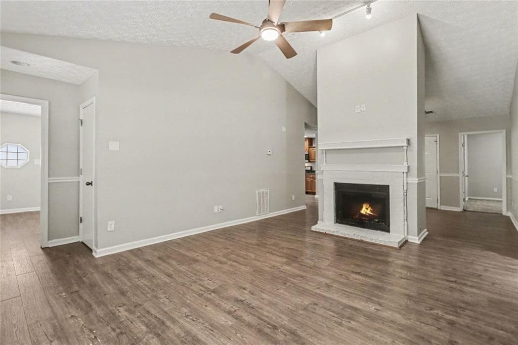 4 bedroom, 2 bathroom, 1,342 sq ft single family residence for sale at 627 Towngate Boulevard, Jonesboro, GA 30238 — photo 4