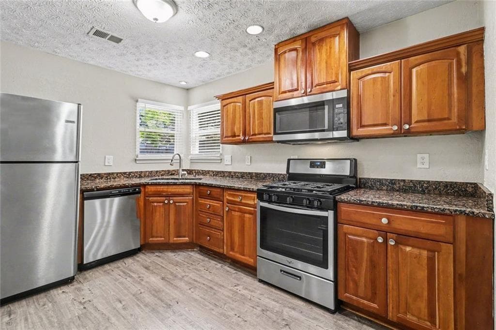 4 bedroom, 2 bathroom, 1,342 sq ft single family residence for sale at 627 Towngate Boulevard, Jonesboro, GA 30238 — photo 6