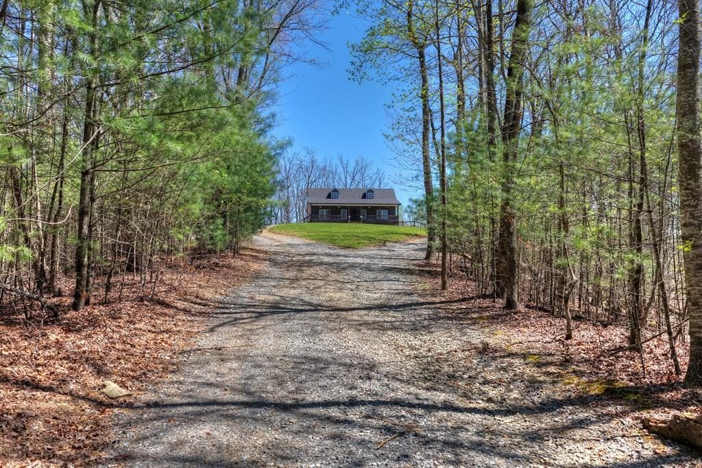3 bedroom, 4 bathroom, 2,728 sq ft single family residence for sale at 1073 Old Burnt Mountain Road, Ellijay, GA 30536 — photo 4
