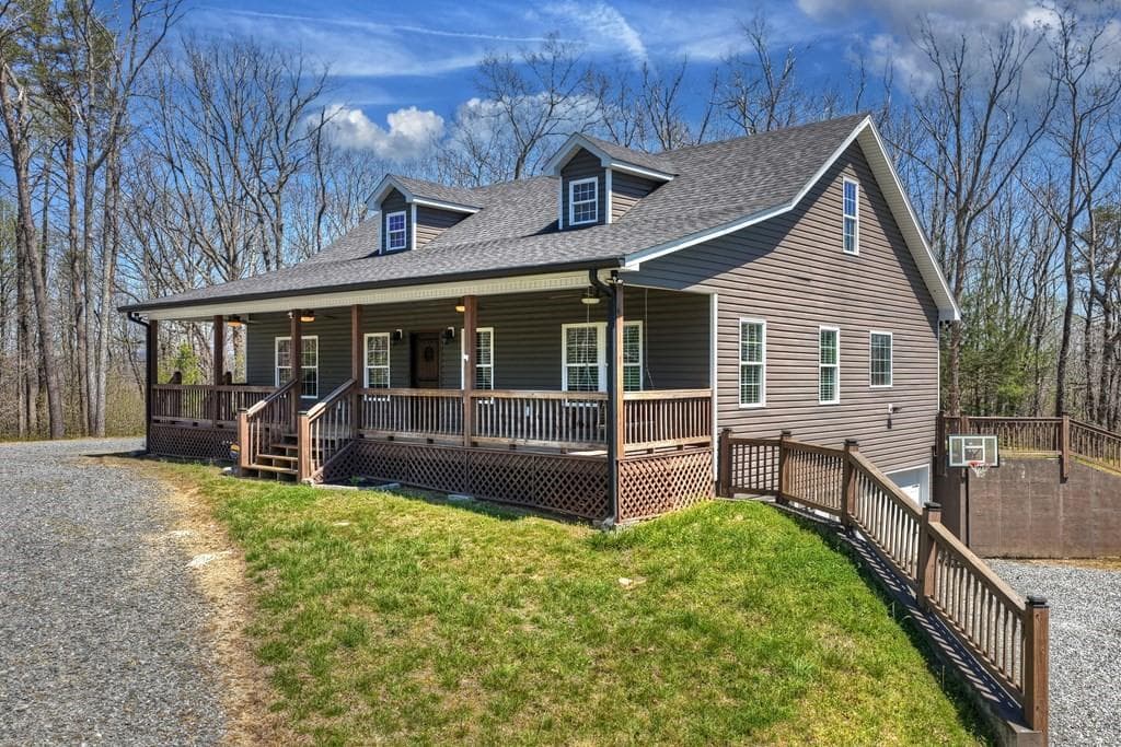 3 bedroom, 4 bathroom, 2,728 sq ft single family residence for sale at 1073 Old Burnt Mountain Road, Ellijay, GA 30536 — photo 5