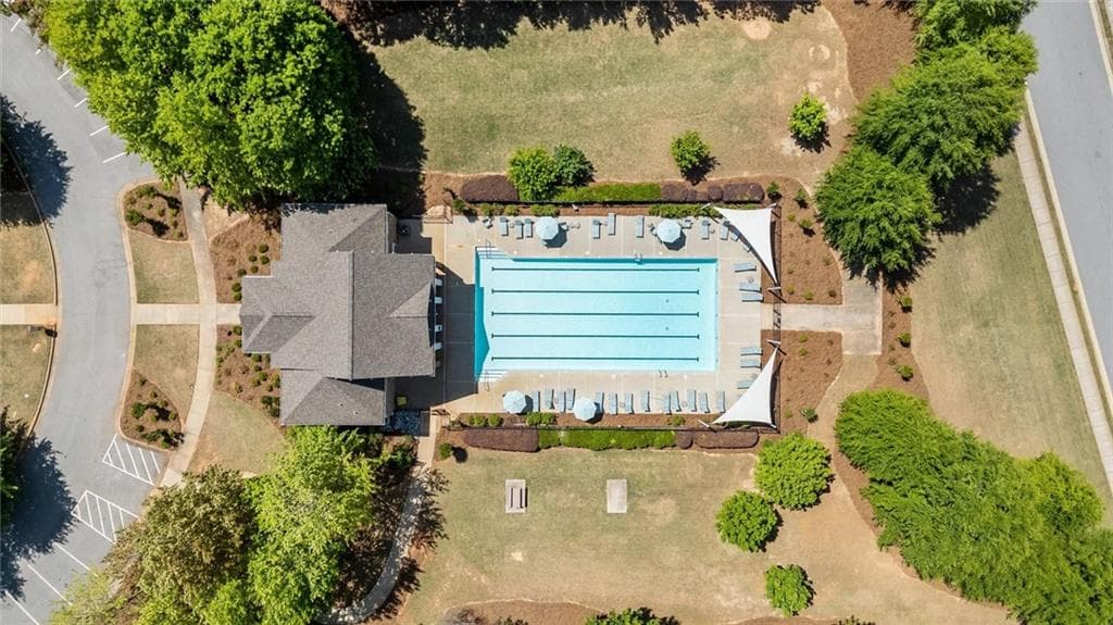 4 bedroom, 3 bathroom, 2,500 sq ft single family residence for sale at 103 Cliffhaven Circle, Newnan, GA 30263 — photo 2