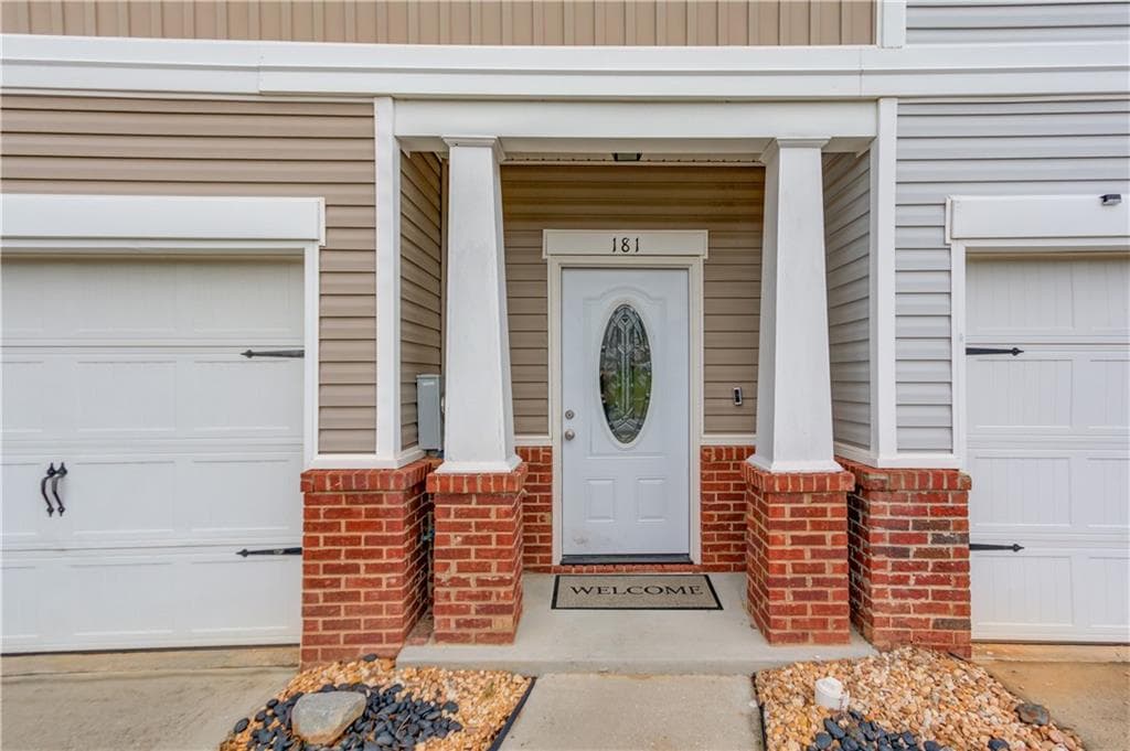 3 bedroom, 3 bathroom, 1,736 sq ft townhouse for sale at 181 Turtle Creek Drive, Winder, GA 30680 — photo 2