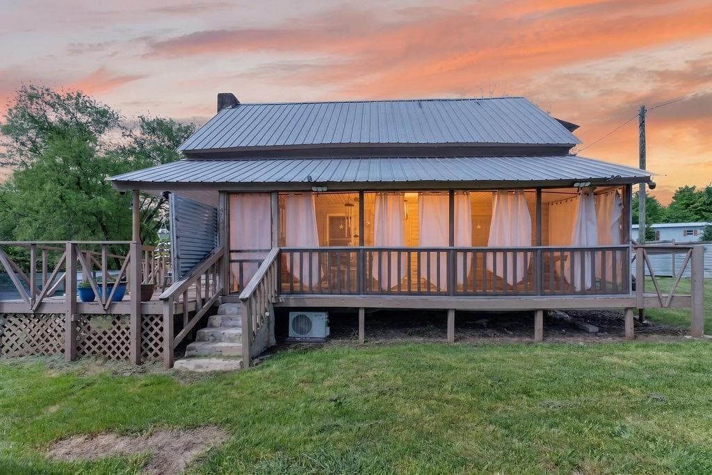 3 bedroom, 3 bathroom, 1,710 sq ft single family residence under contract at 2731 Tate Road, Blairsville, GA 30512