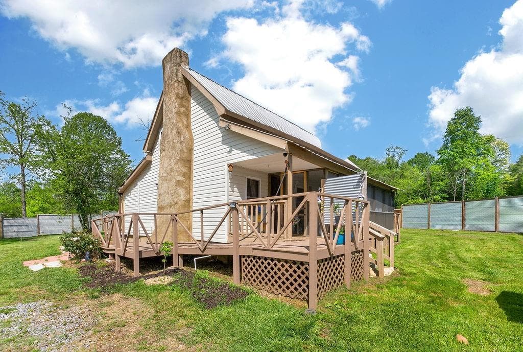 3 bedroom, 3 bathroom, 1,710 sq ft single family residence under contract at 2731 Tate Road, Blairsville, GA 30512 — photo 3