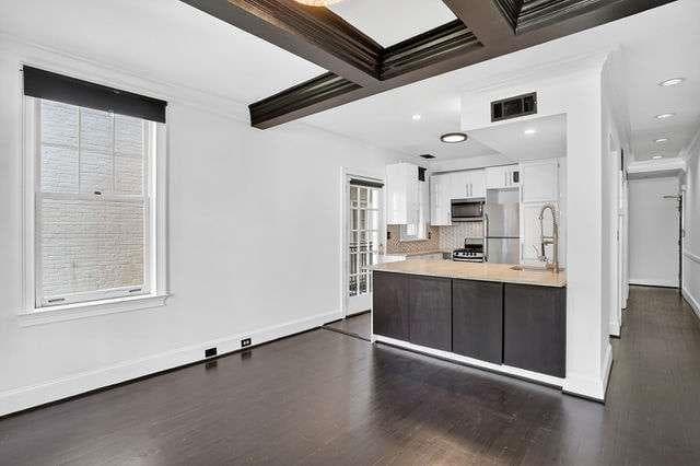 1 bedroom, 1 bathroom, 768 sq ft condominium for rent at 2840 Peachtree Road 408, Atlanta, GA 30305 for $1,650 a month — photo 3