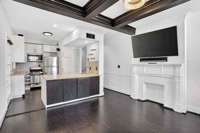 1 bedroom, 1 bathroom, 768 sq ft condominium for rent at 2840 Peachtree Road 408, Atlanta, GA 30305 for $1,650 a month — photo 6