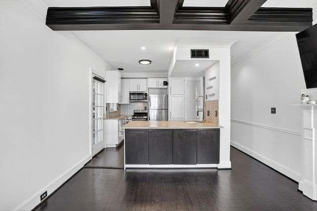 1 bedroom, 1 bathroom, 768 sq ft condominium for rent at 2840 Peachtree Road 408, Atlanta, GA 30305 for $1,650 a month — photo 7