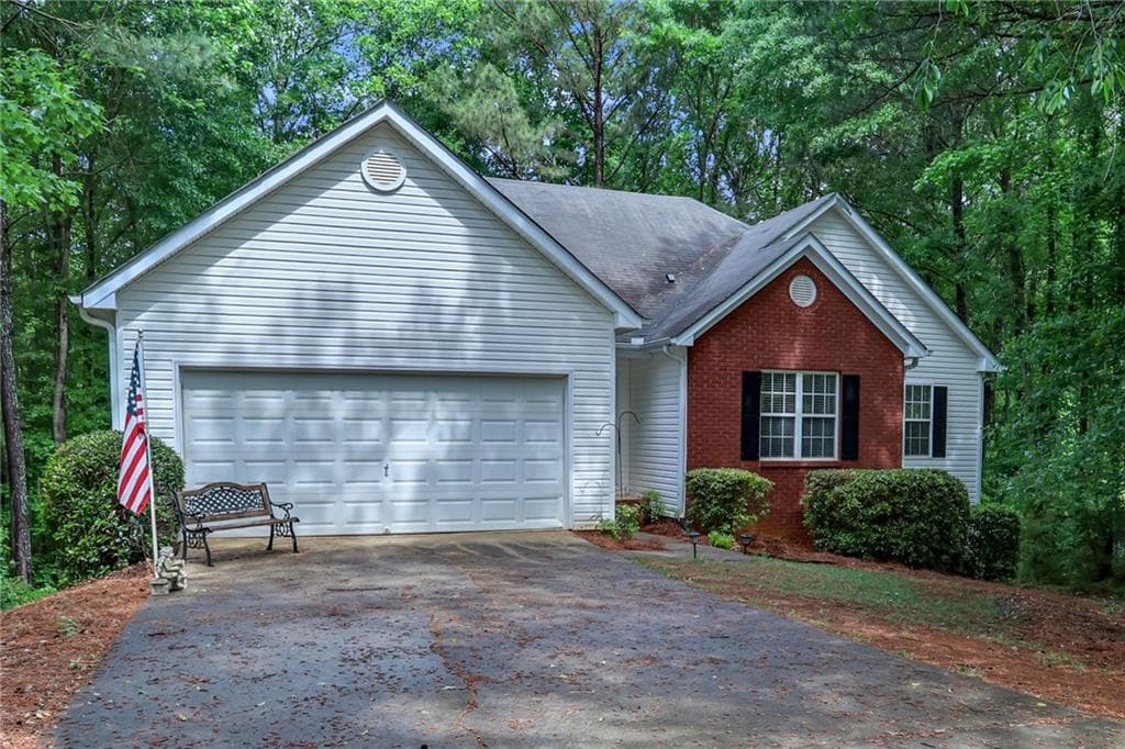 3 bedroom, 2 bathroom, 1,618 sq ft single family residence for sale at 237 Clearwater Drive, Monroe, GA 30655 — photo 2