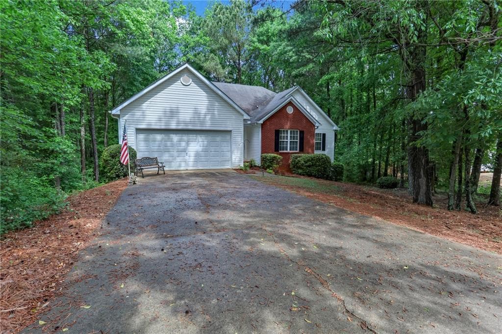 3 bedroom, 2 bathroom, 1,618 sq ft single family residence for sale at 237 Clearwater Drive, Monroe, GA 30655 — photo 3