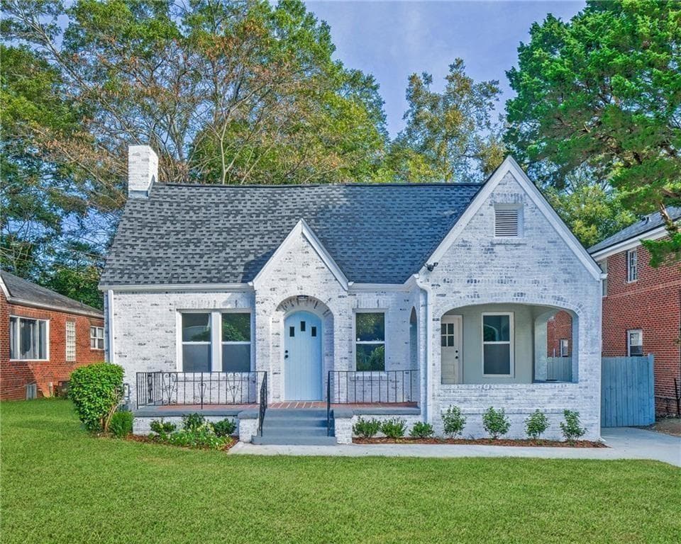 3 bedroom, 3 bathroom, 2,054 sq ft single family residence sold at 1373 M L King Jr Drive, Atlanta, GA 30314