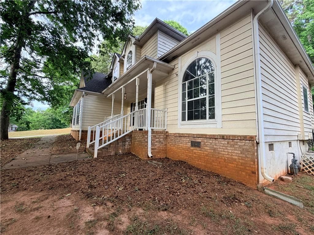 4 bedroom, 3 bathroom, 2,067 sq ft single family residence under contract at 426 Pates Lake Court, Hampton, GA 30228 — photo 7