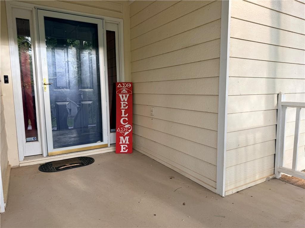 4 bedroom, 3 bathroom, 2,067 sq ft single family residence under contract at 426 Pates Lake Court, Hampton, GA 30228 — photo 9