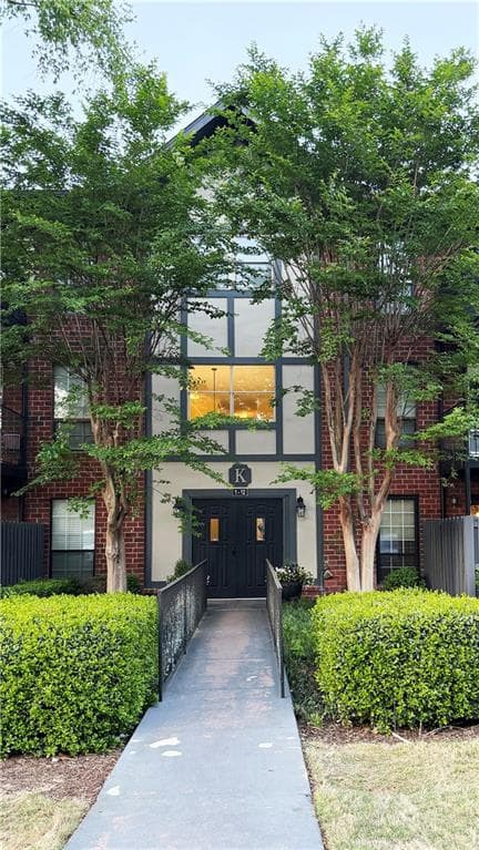 2 bedroom, 2 bathroom, 1,206 sq ft condominium for sale at 6851 Roswell Road K1, Atlanta, GA 30328 — photo 1 of 30