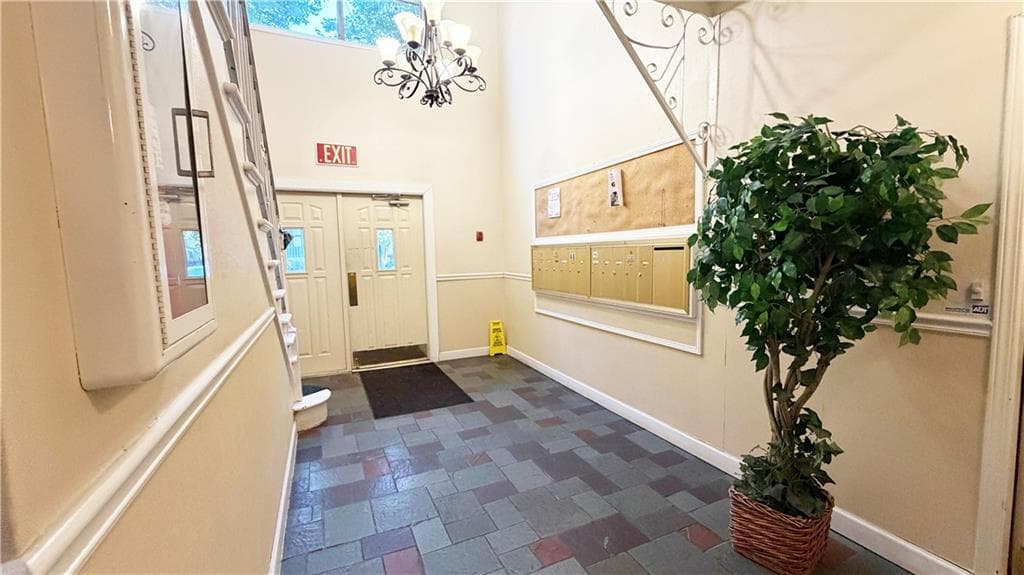 2 bedroom, 2 bathroom, 1,206 sq ft condominium for sale at 6851 Roswell Road K1, Atlanta, GA 30328 — photo 3