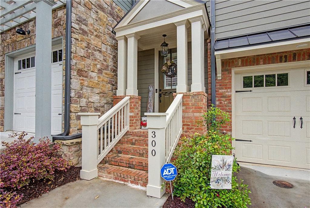 3 bedroom, 3 bathroom, 3,331 sq ft townhouse sold at 300 Trecastle Lane, Canton, GA 30114
