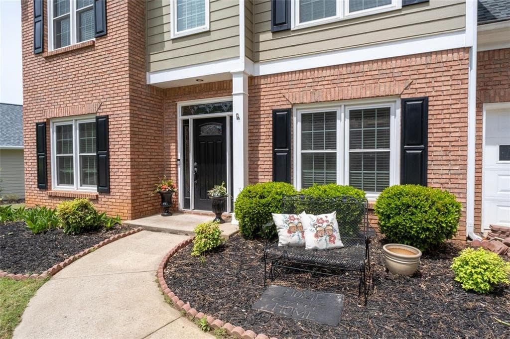 3 bedroom, 3 bathroom, 2,147 sq ft single family residence for sale at 2950 Ivey Ridge Lane, Roswell, GA 30076 — photo 2
