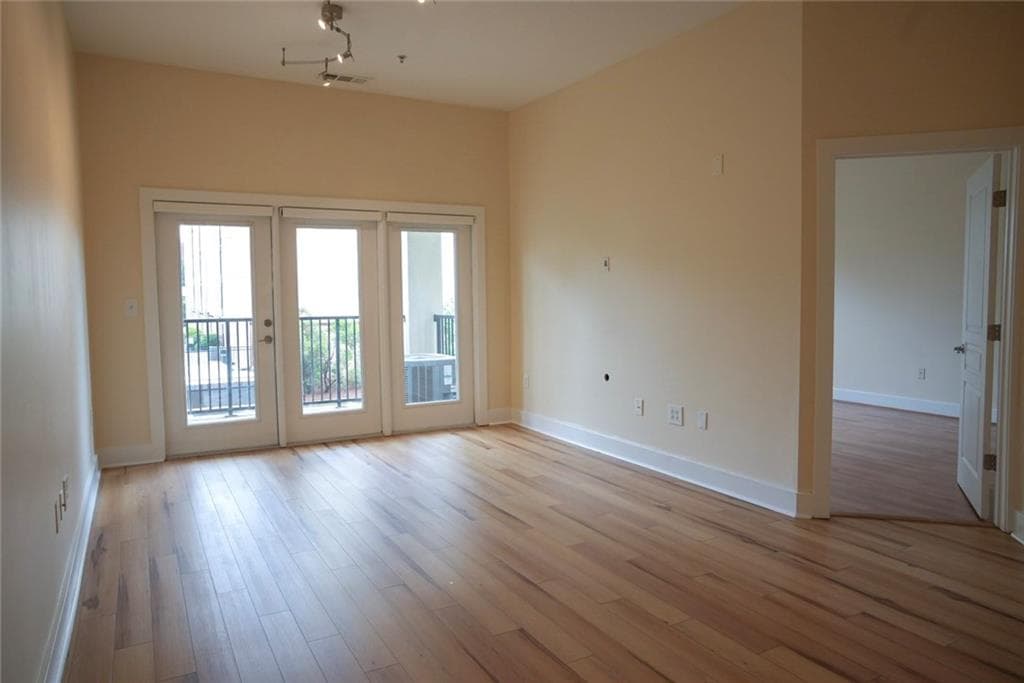 1 bedroom, 1 bathroom, 894 sq ft condominium for sale at 799 Hammond Drive 113, Atlanta, GA 30328 — photo 3