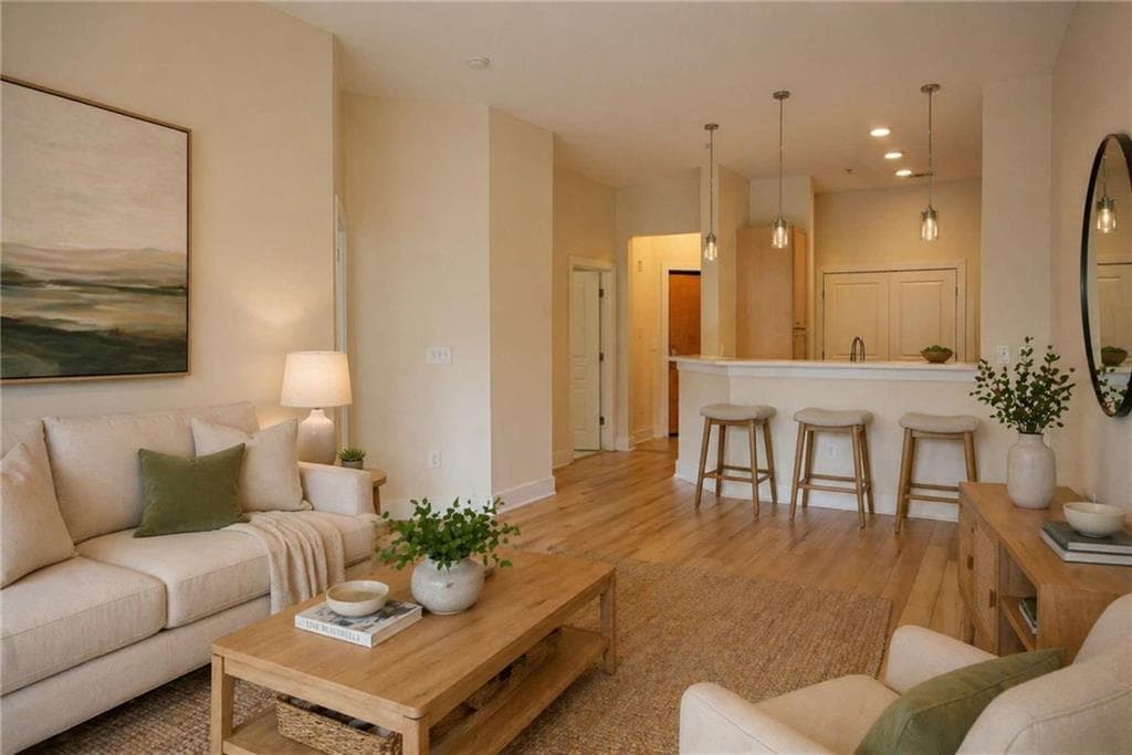 1 bedroom, 1 bathroom, 894 sq ft condominium for sale at 799 Hammond Drive 113, Atlanta, GA 30328 — photo 4