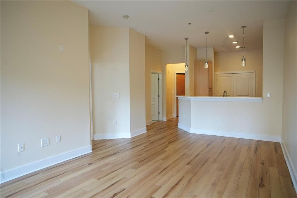 1 bedroom, 1 bathroom, 894 sq ft condominium for sale at 799 Hammond Drive 113, Atlanta, GA 30328 — photo 5