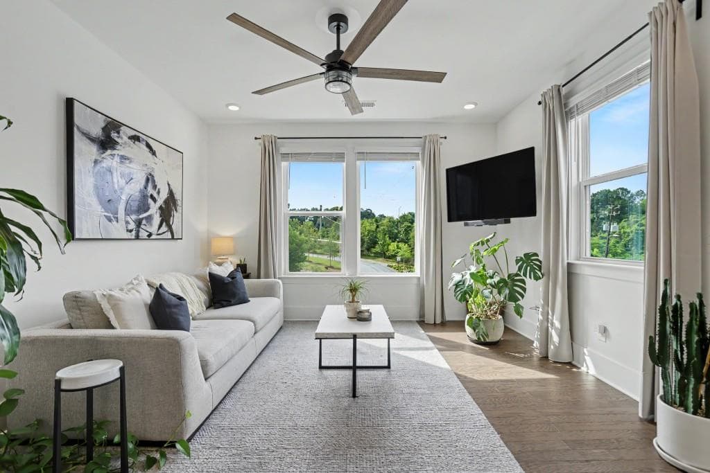 3 bedroom, 4 bathroom, 1,600 sq ft townhouse for sale at 1569 Layton Lane, Atlanta, GA 30318 — photo 3
