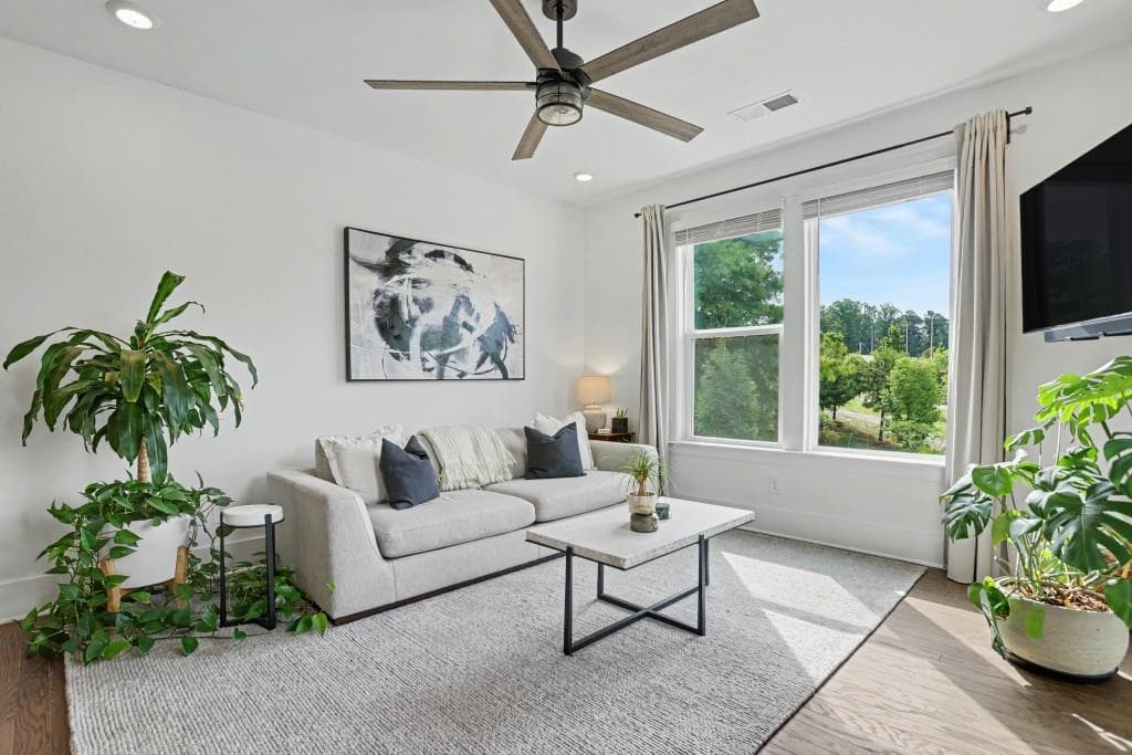 3 bedroom, 4 bathroom, 1,600 sq ft townhouse for sale at 1569 Layton Lane, Atlanta, GA 30318 — photo 4
