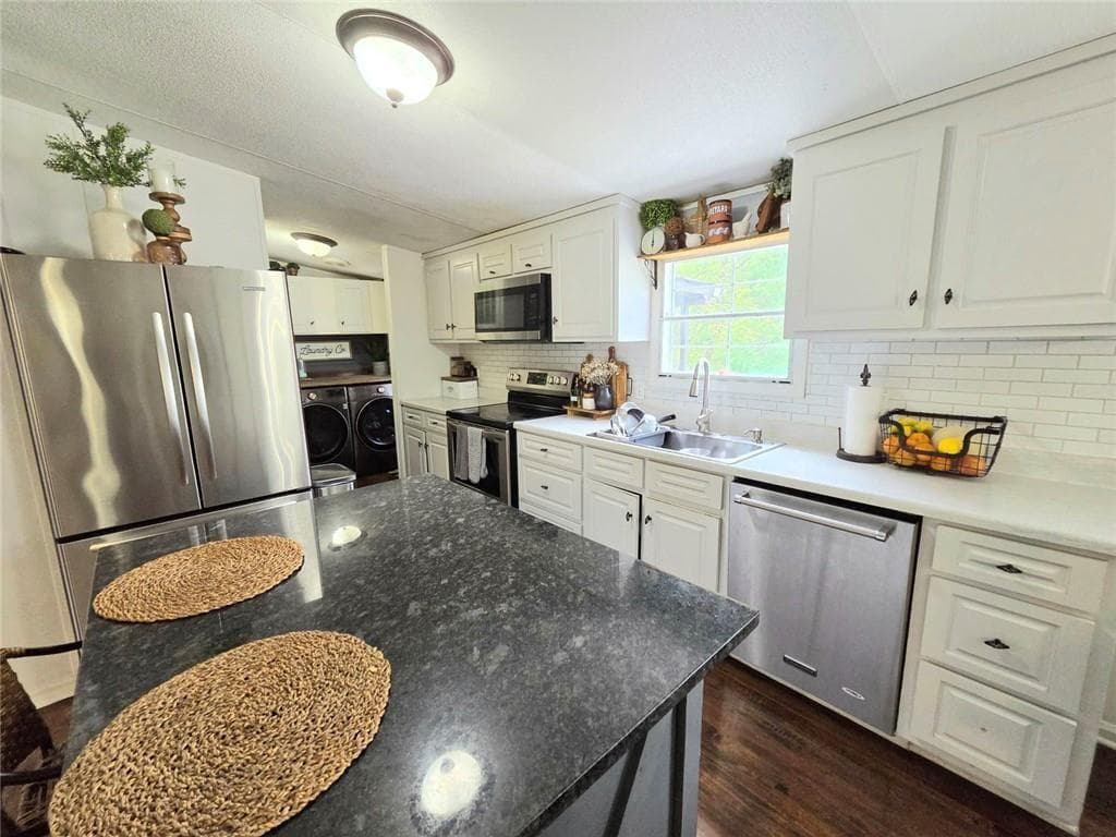 3 bedroom, 2 bathroom, 1,320 sq ft single family residence for sale at 4855 Peachtree Drive, Buford, GA 30518 — photo 9