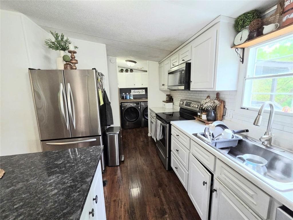 3 bedroom, 2 bathroom, 1,320 sq ft single family residence for sale at 4855 Peachtree Drive, Buford, GA 30518 — photo 10