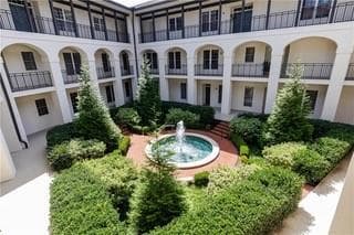 1 bedroom, 1 bathroom, 800 sq ft condominium for sale at 3101 Howell Mill Road 214, Atlanta, GA 30327 — photo 2