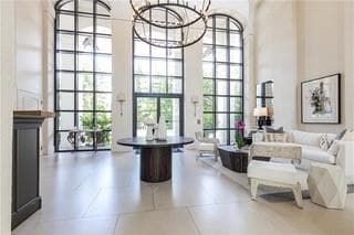 1 bedroom, 1 bathroom, 800 sq ft condominium for sale at 3101 Howell Mill Road 214, Atlanta, GA 30327 — photo 3