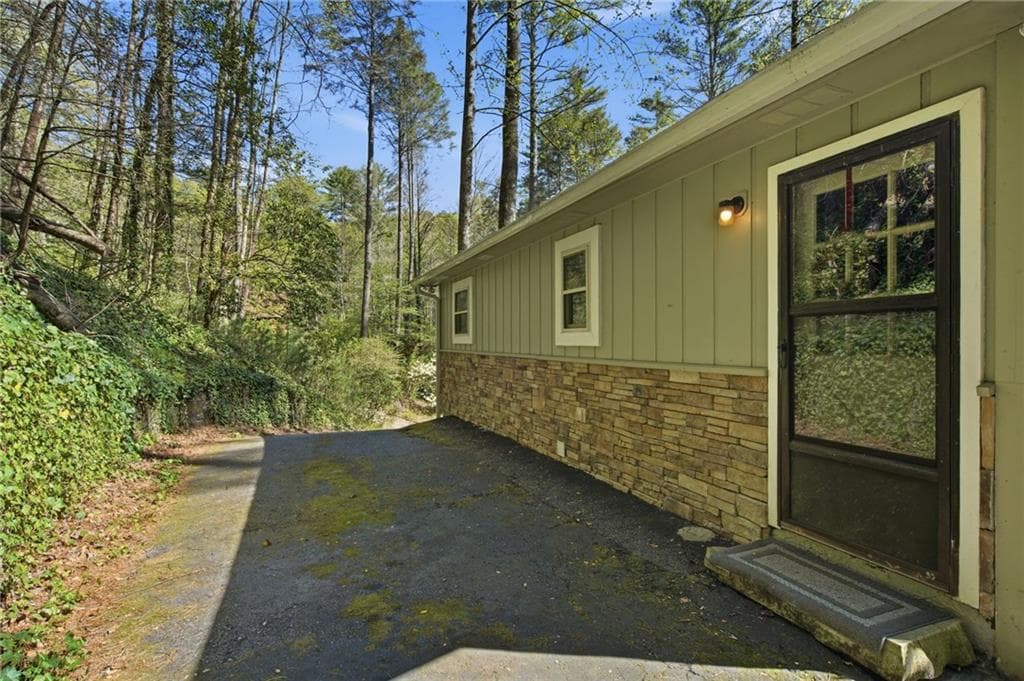 3 bedroom, 2 bathroom, 1,498 sq ft single family residence for sale at 15 Salmon Road, Blairsville, GA 30512 — photo 8