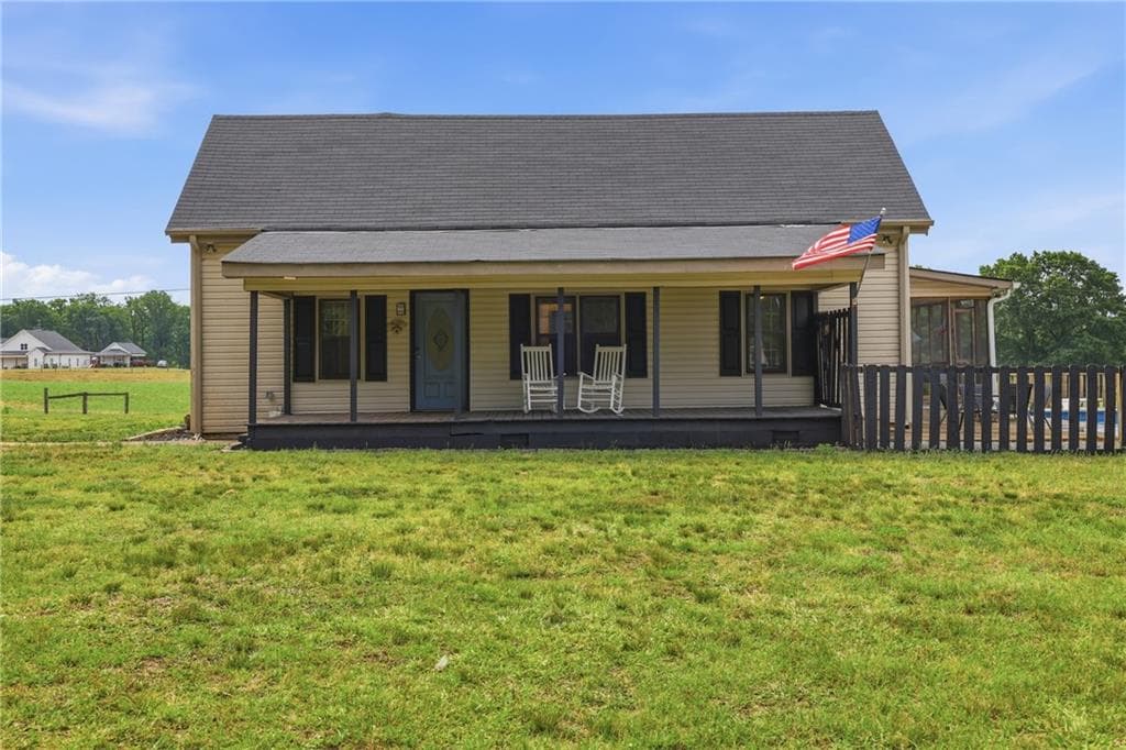 3 bedroom, 2 bathroom, 1,525 sq ft single family residence under contract at 5525 Sandy Cross Road, Carnesville, GA 30521 — photo 3