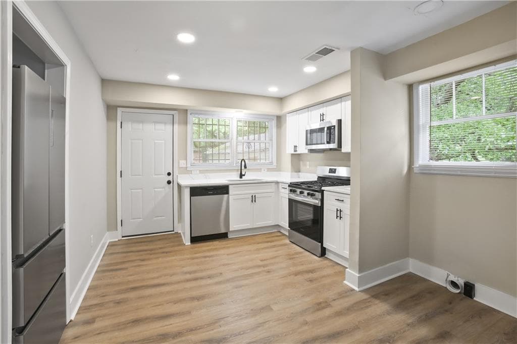 3 bedroom, 2 bathroom, 1,285 sq ft single family residence for sale at 556 Holly Street, Atlanta, GA 30318 — photo 5