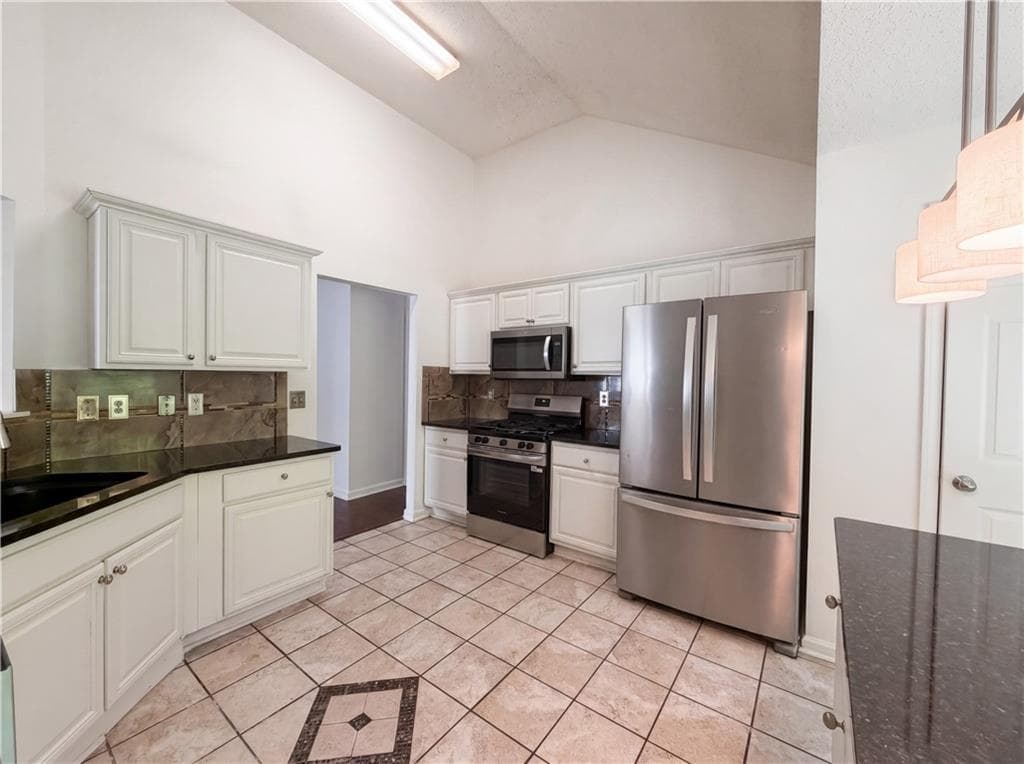 4 bedroom, 3 bathroom, 1,764 sq ft single family residence under contract at 345 Espana Street, Atlanta, GA 30349 — photo 2