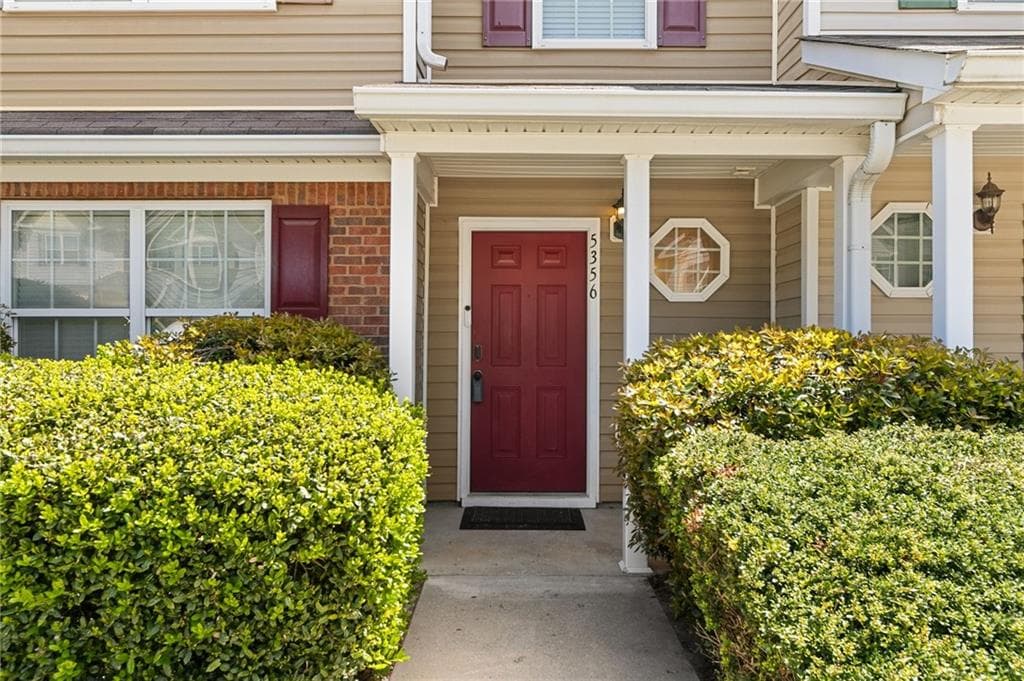 4 bedroom, 3 bathroom, 1,896 sq ft townhouse for sale at 5356 Creekview Way, Ellenwood, GA 30294 — photo 1 of 24