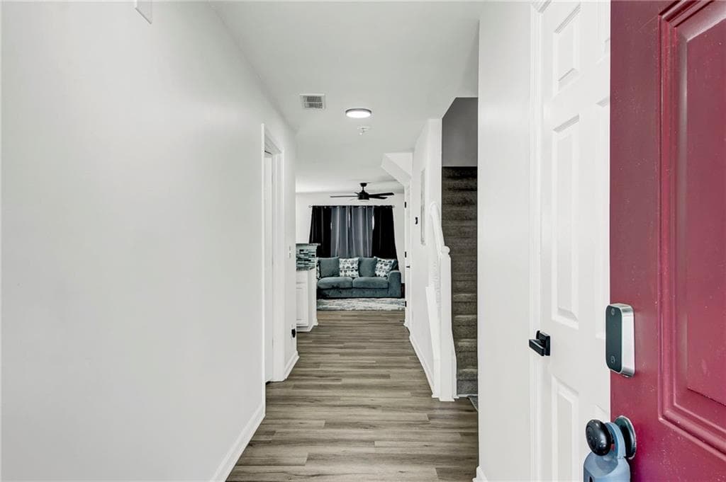 4 bedroom, 3 bathroom, 1,896 sq ft townhouse for sale at 5356 Creekview Way, Ellenwood, GA 30294 — photo 4
