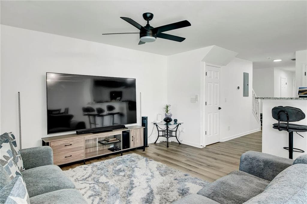 4 bedroom, 3 bathroom, 1,896 sq ft townhouse for sale at 5356 Creekview Way, Ellenwood, GA 30294 — photo 5